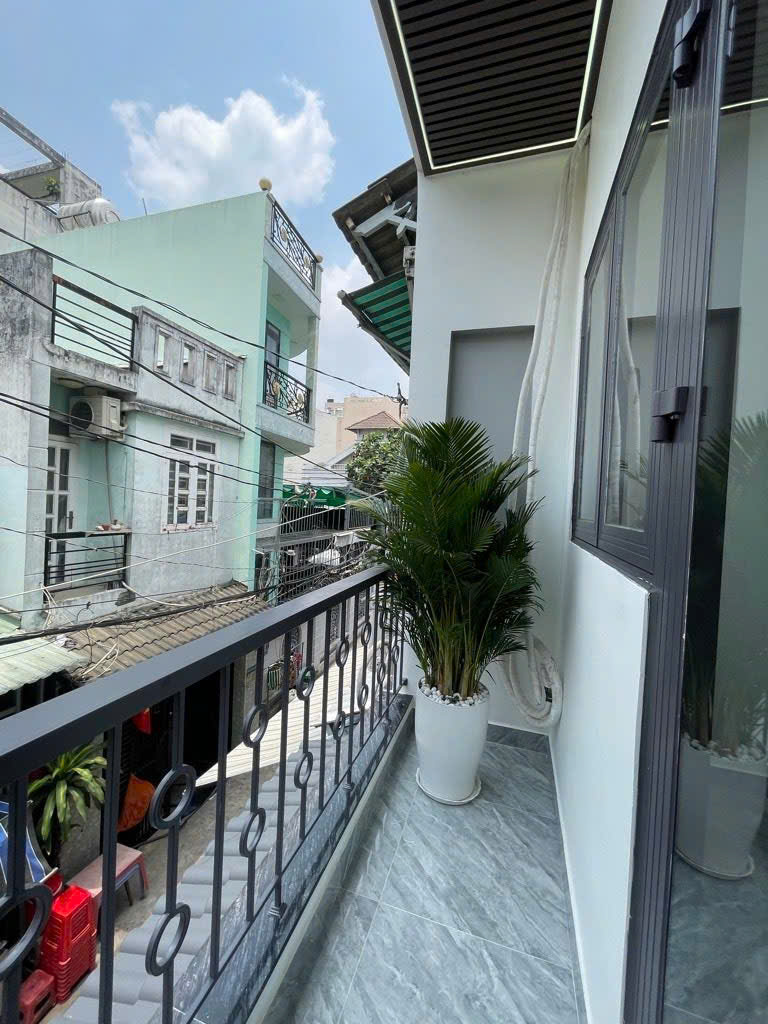 5 tỷ. BÌNH TÂN. Lê Văn Quới , hẻm thông , xe hơi đổ cửa. Ngay Ngã Tư Bốn Xã , giáp TÂN PHÚ. 72mv 15991203