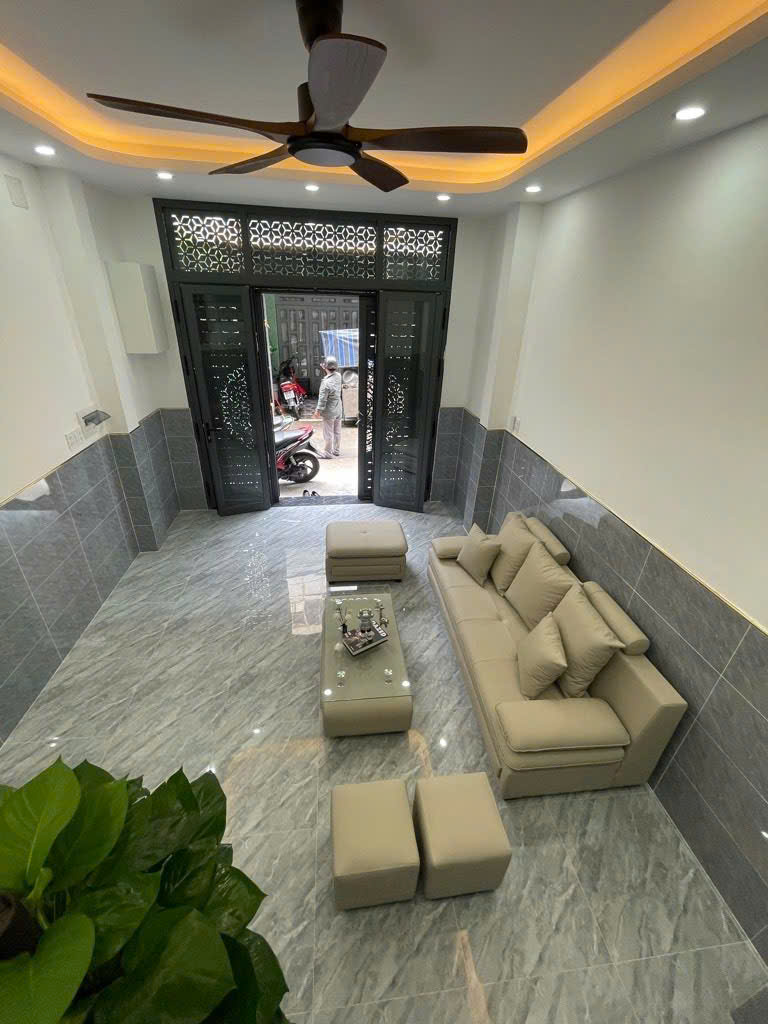 5 tỷ. BÌNH TÂN. Lê Văn Quới , hẻm thông , xe hơi đổ cửa. Ngay Ngã Tư Bốn Xã , giáp TÂN PHÚ. 72mv 15991203