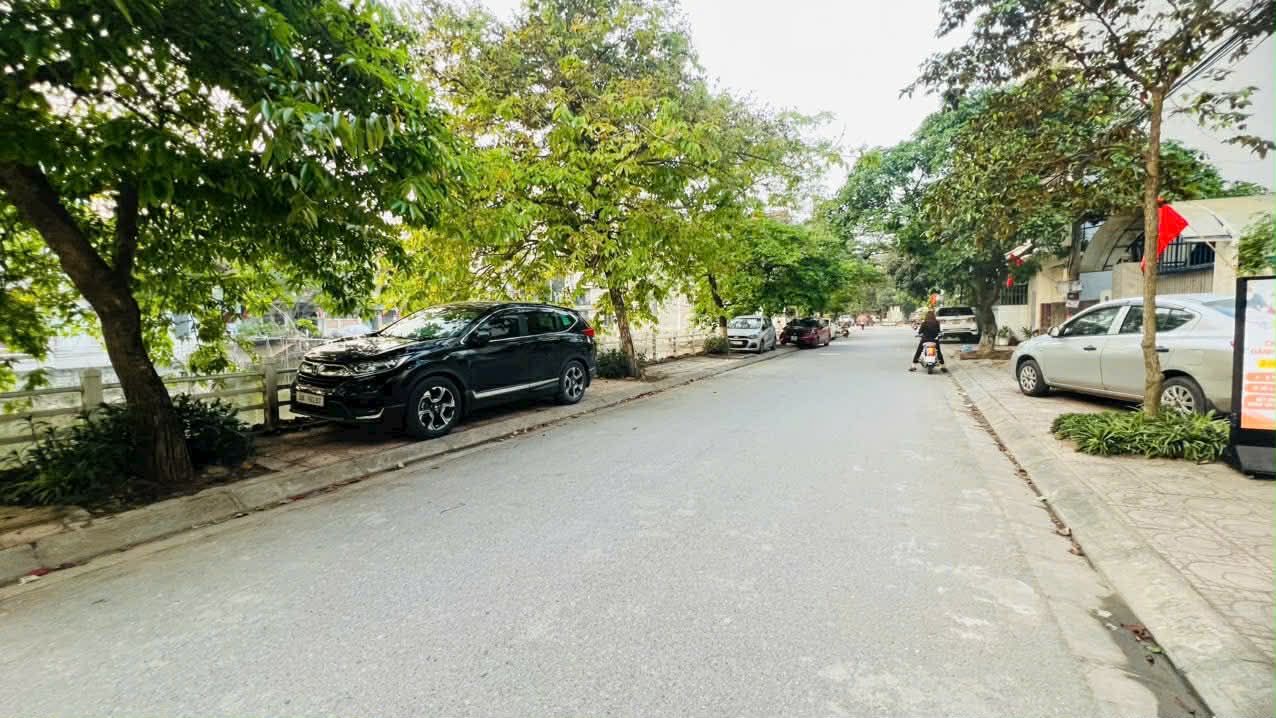 bán nhà mặt hồ, 130m, MT 6.5m, ôtô tránh full thổ cư 15991219