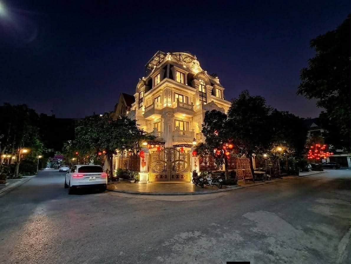 Biệt thự Việt Hưng, lô góc, 4 thoáng, sân vườn, hồ cá Koi, an ninh tuyệt đối 15991221