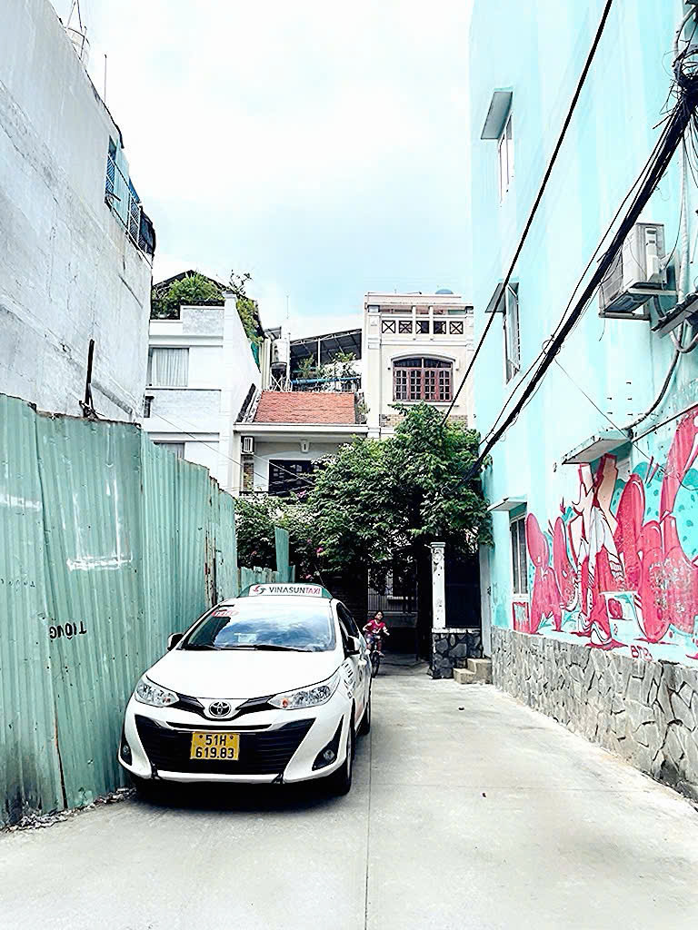 BÁN BIỆT THỰ PHONG CÁCH CỔ ĐIỂN - HXH Đ.TRẦN QUANG DIỆU, QUẬN 3 - DT 10M*11M * LH GIANG GIANG: 15991227