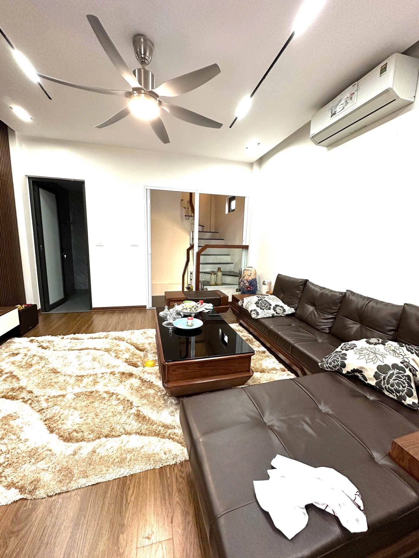 SIÊU PHẨM CỔ BI - NỘI THẤT FULL-DÂN TRÍ CAO-CAMRY ĐỖ CỬA 5 Tầng 32 m2  “Nhỉnh 8 tỷ” 15991229