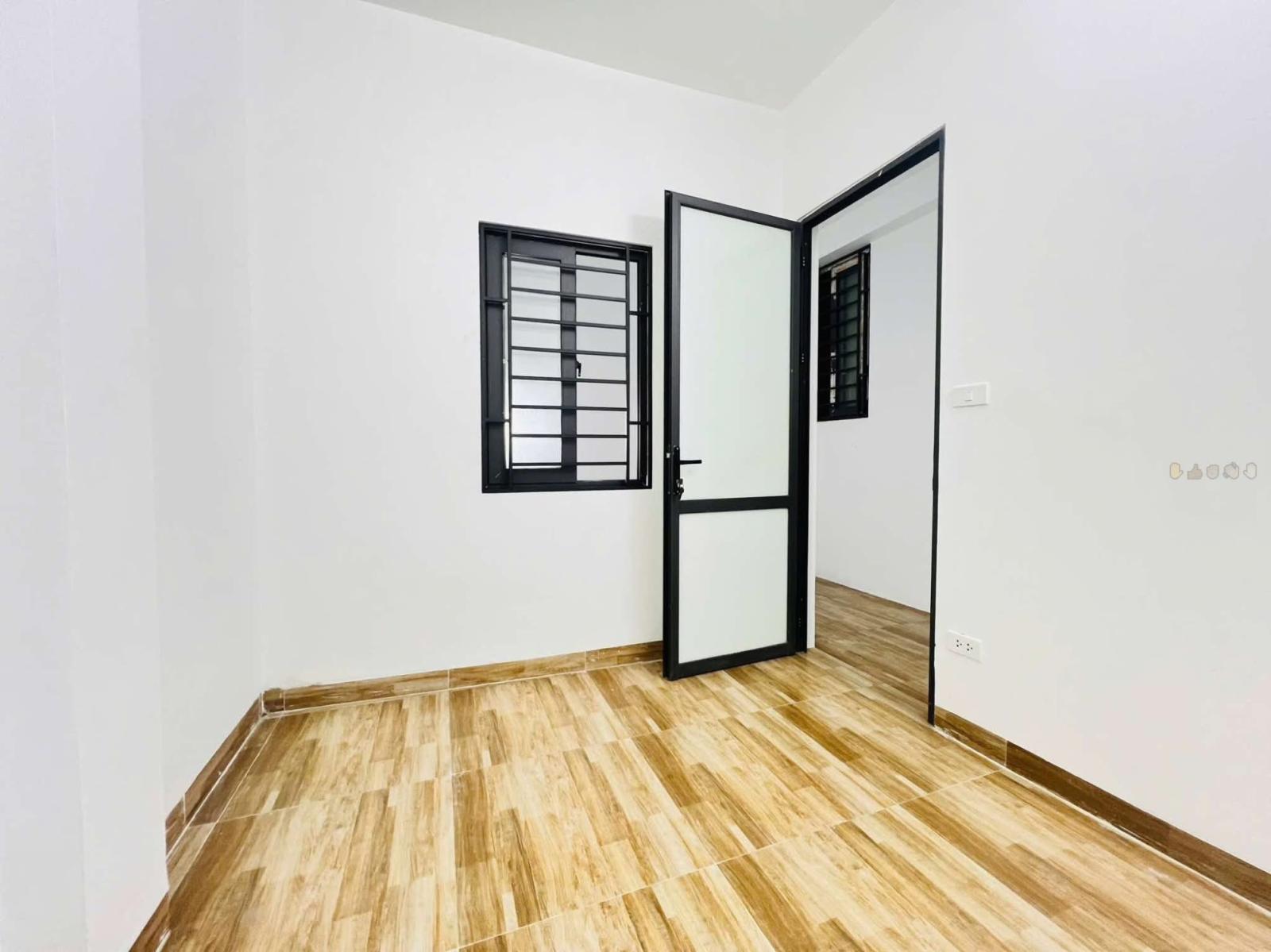 Nhà đẹp Ngọc Lâm - 5 tầng mới tinh - ô tô đỗ cửa - giá chỉ hơn 8 tỷ - chủ cần bán ngay 15991268