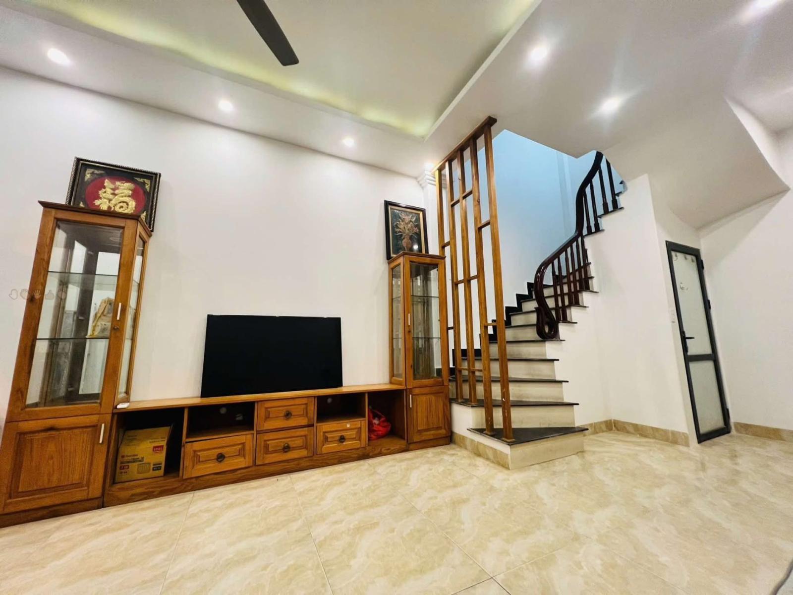 Nhà đẹp Ngọc Lâm - 5 tầng mới tinh - ô tô đỗ cửa - giá chỉ hơn 8 tỷ - chủ cần bán ngay 15991268