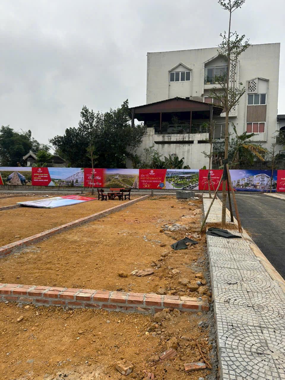 Nhanh chóng lô đất 100m2 gần Quốc Lộ 21, khu vực trung tâm Hòa Lạc. Phù hợp xây trọ, đầu tư sinh 15991272