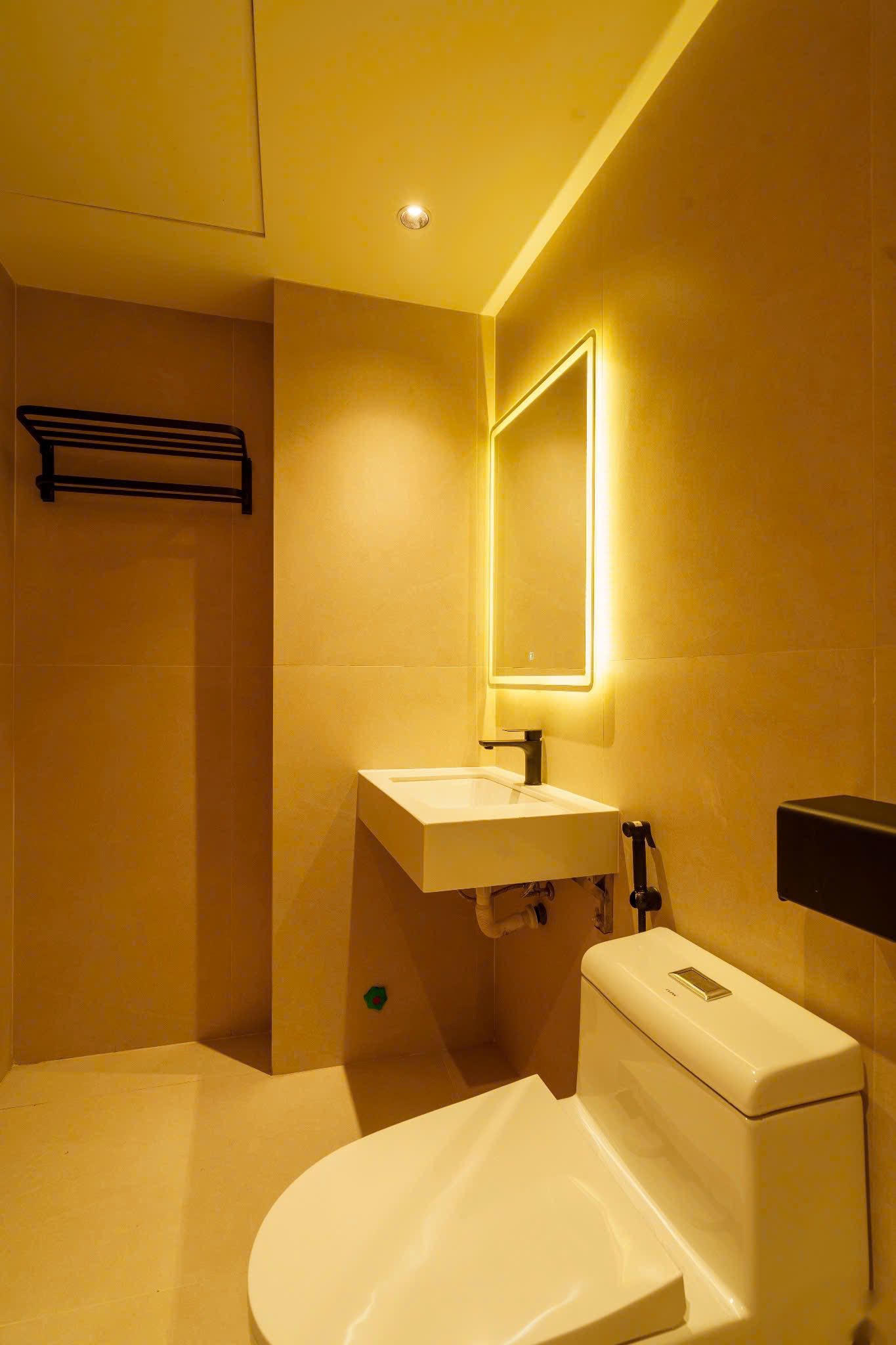 Bán nhà mặt ngõ ô tô tránh, ô tô vào nhà, 5 tầng lô góc, 36m giá 14.8 tỷ.
 15985841