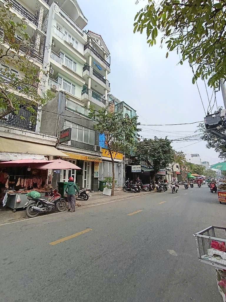 Quận 7, Khách Sạn  Mặt Tiền Đường Lý Phục Man, 6 Tầng, 6x20m. Chỉ Có 23 tỷ, Cần Bán 15991305