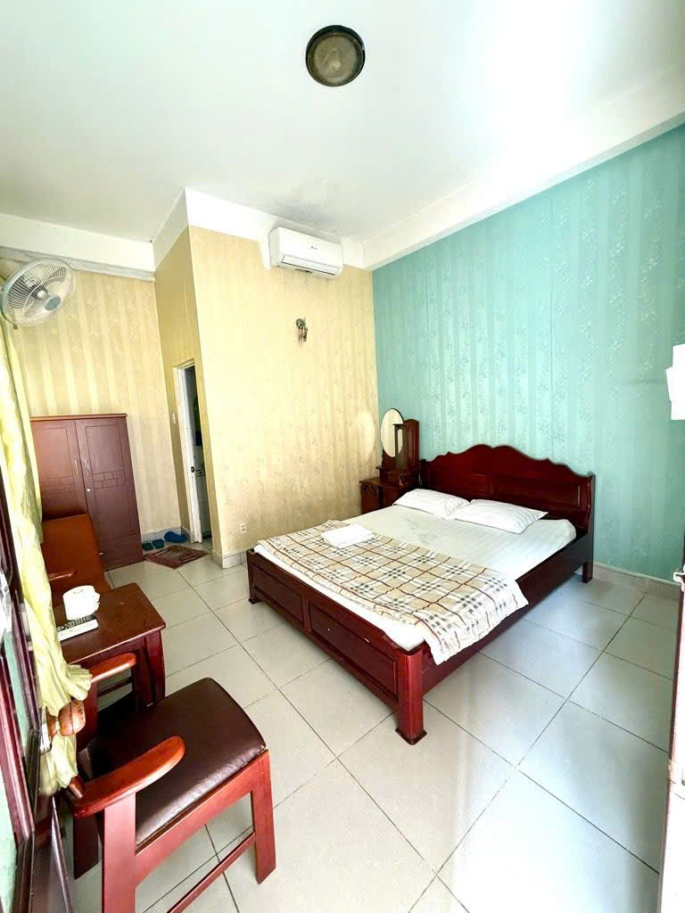 Quận 7, Khách Sạn  Mặt Tiền Đường Lý Phục Man, 6 Tầng, 6x20m. Chỉ Có 23 tỷ, Cần Bán 15991305