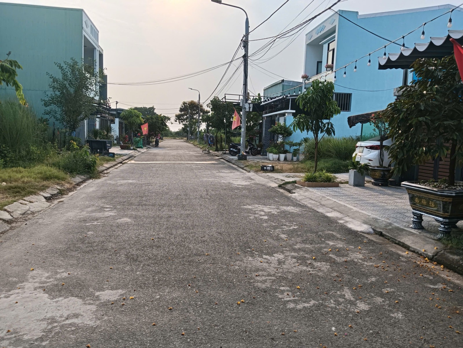 Nhà 2 tầng Ban Ban 100m2 giá 4.8 tỷ, đường 5.5m vỉa hè 3m gần sông 15991317