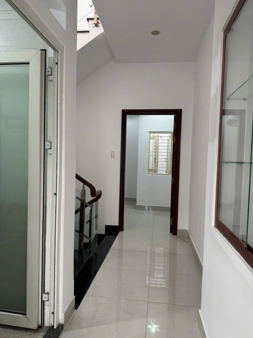 BÁN NHÀ GÒ VẤP, HẺM XE HƠI DƯƠNG QUẢNG HÀM, GẦN EMAERT, 4 TẦNG,5PN, 46M2, 8.7 TỶ TL 15991348