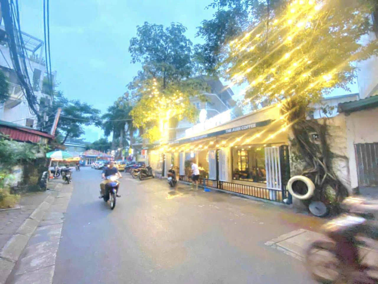 BÁN GẤP NHÀ HOÀNG HOA THÁM TT BA ĐÌNH GIÁP RANH TÂY HỒ MỚI KOONG THANG MÁY FULL NỘI THẤT  DÒNG TIỀN 100 TRIỆU / THÁNG.
 15991373