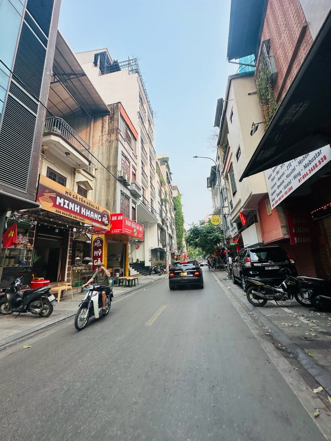 Bán Nhà Mặt Phố Nguyễn Văn Tuyết. Đống Đa. Lô Góc. Ô Tô. Vỉa Hè. DT 40m2. Giá 28.2 Tỷ.  15991390