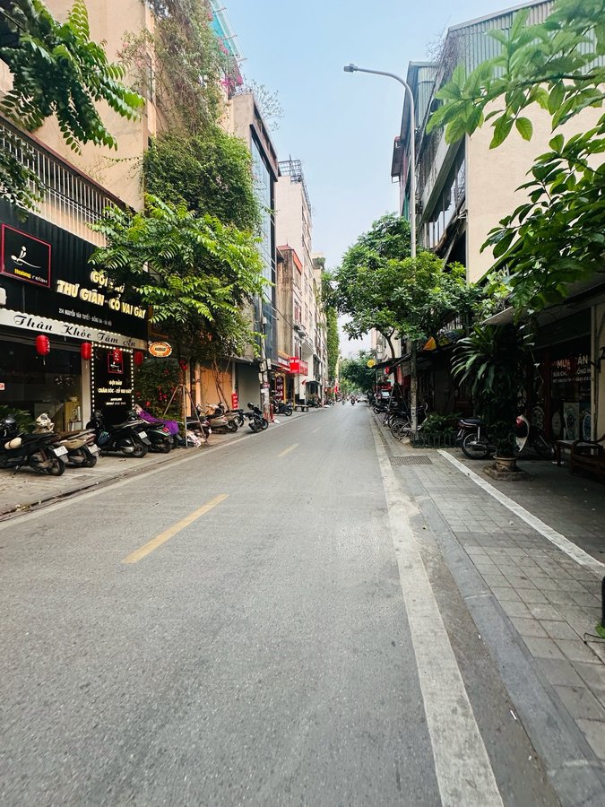 Bán Nhà Mặt Phố Nguyễn Văn Tuyết. Đống Đa. Lô Góc. Ô Tô. Vỉa Hè. DT 40m2. Giá 28.2 Tỷ.  15991390