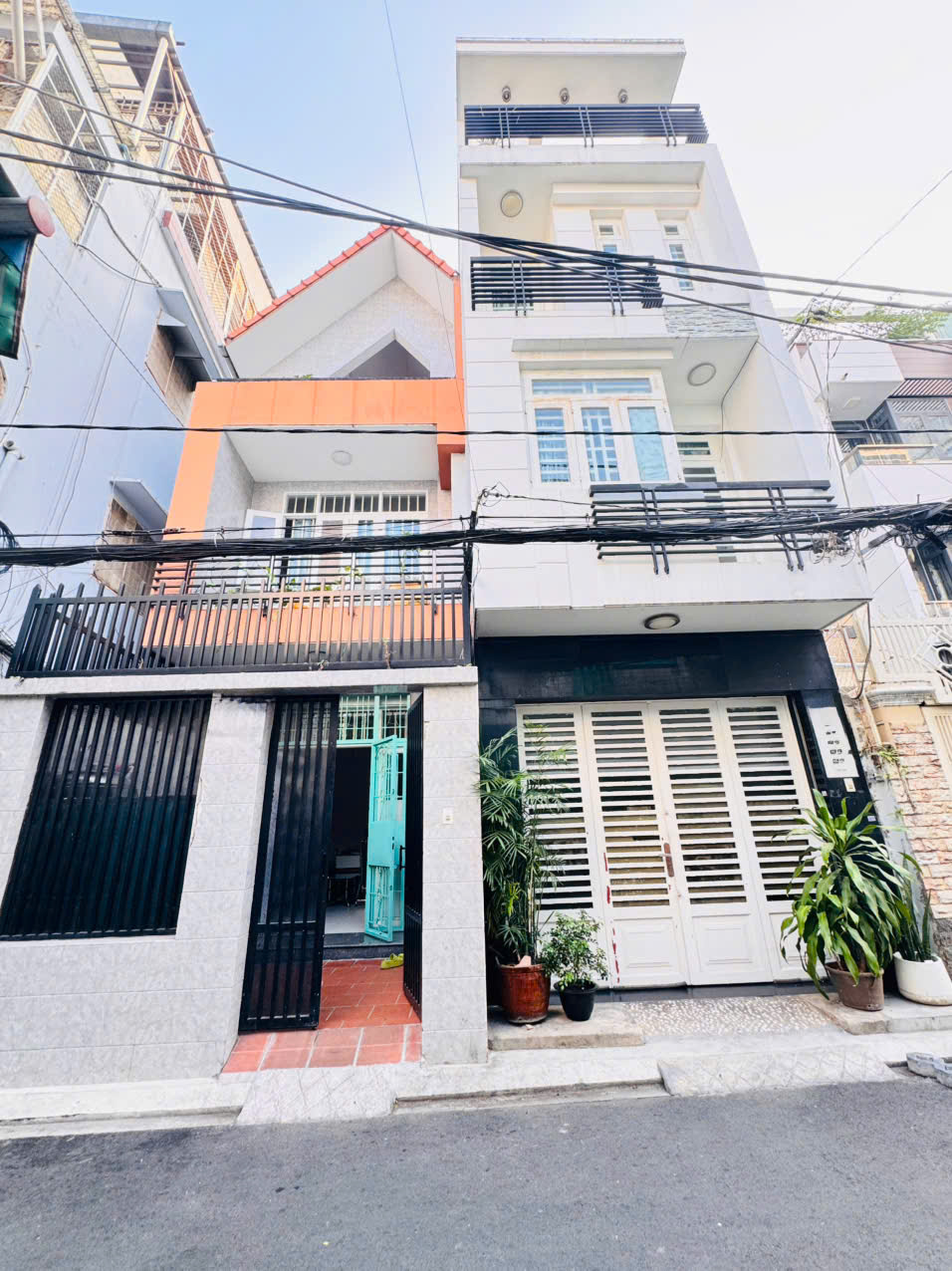 BÁN NHÀ 3 TẦNG PHONG CÁCH BIỆT THỰ MẶT TIỀN HXH Đ.LÊ THỊ RIÊNG, QUẬN 1- DT 99M2 NGANG 4.2M*24M SH 15991393