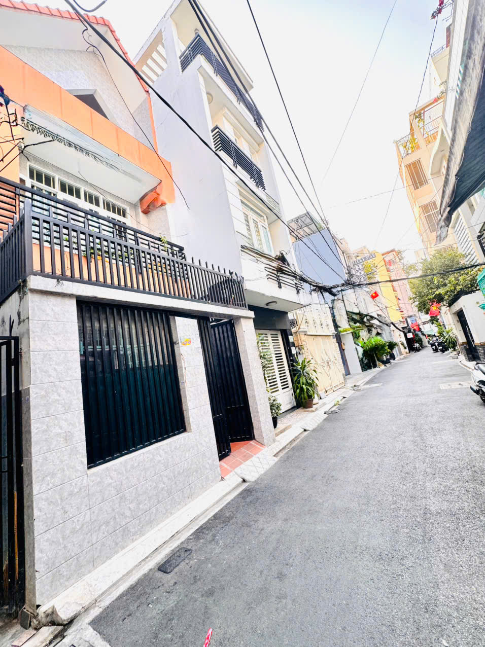 BÁN NHÀ 3 TẦNG PHONG CÁCH BIỆT THỰ MẶT TIỀN HXH Đ.LÊ THỊ RIÊNG, QUẬN 1- DT 99M2 NGANG 4.2M*24M SH 15991393