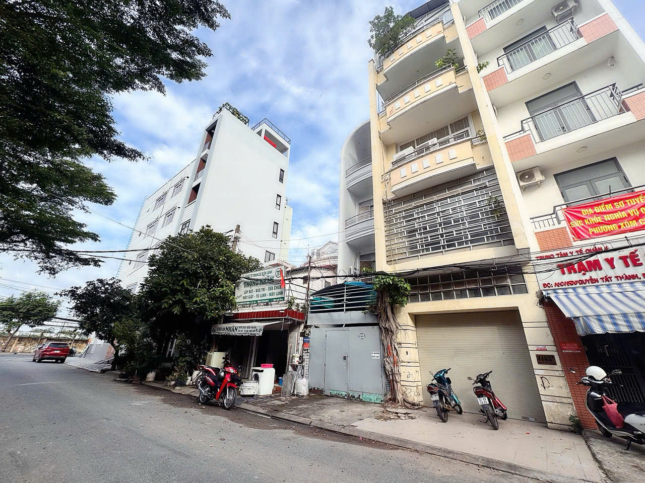 DUY NHẤT NHÀ BÁN MẶT TIỀN KD Đ.NGUYỄN TẤT THÀNH, QUẬN 4 - DT 4M*20M VUÔNG CHUẨN ĐẸP - DÒNG TIỀN ĐỀU 15991403