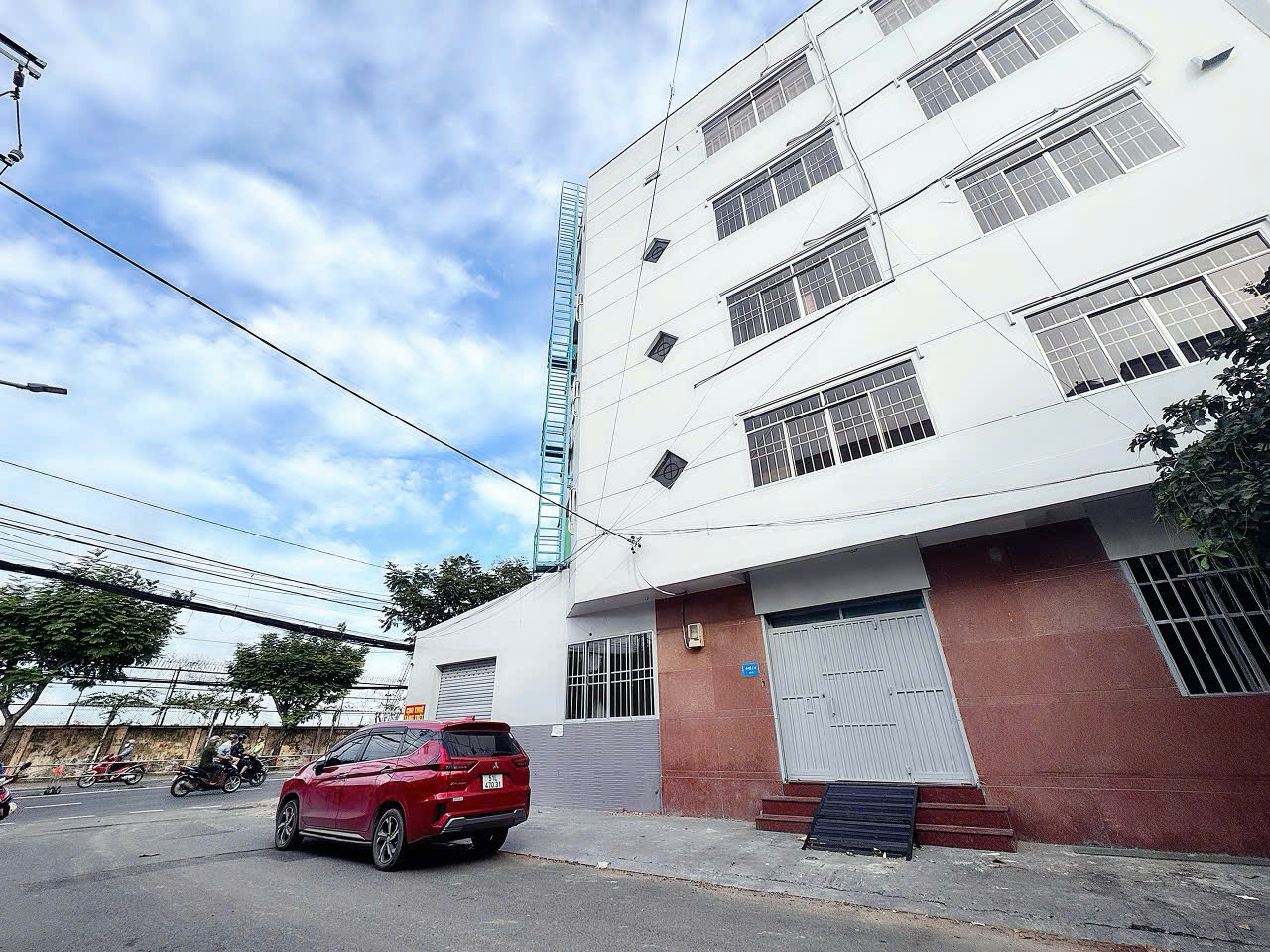 DUY NHẤT NHÀ BÁN MẶT TIỀN KD Đ.NGUYỄN TẤT THÀNH, QUẬN 4 - DT 4M*20M VUÔNG CHUẨN ĐẸP - DÒNG TIỀN ĐỀU 15991403