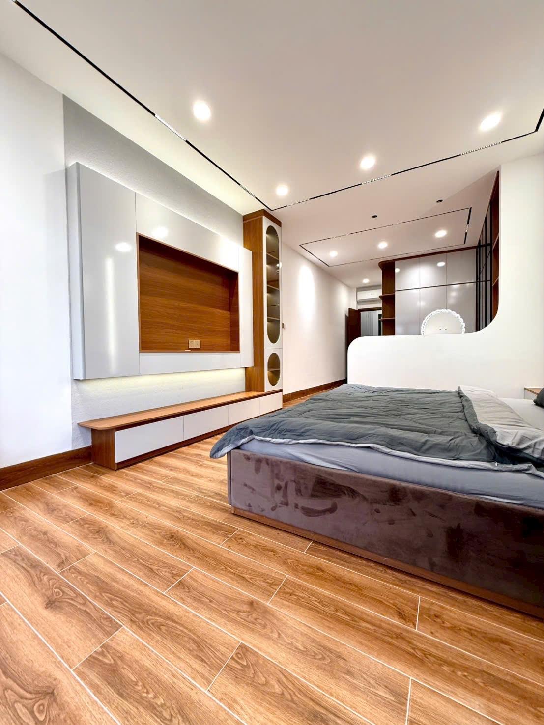 **Bán nhà Hẻm 220 Âu Cơ, phường 9, quận Tân Bình (4*18) 5 tầng nhà đẹp 15991507