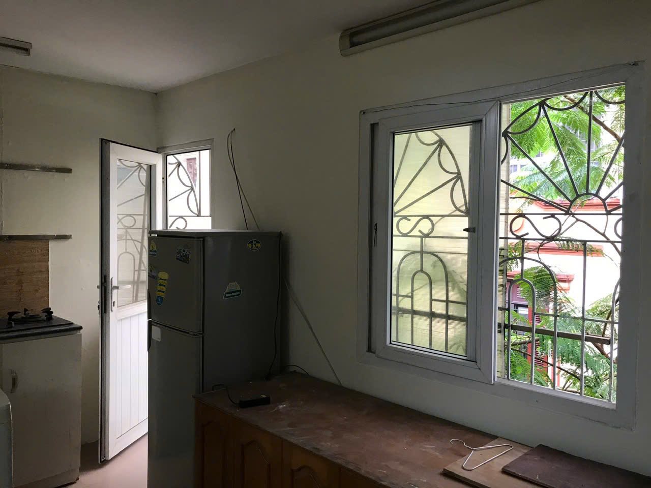 Cho thuê nhà Tập thể Đầm Trấu tầng 4 80m2*1 tầng-Giá 8tr ctl 15991553