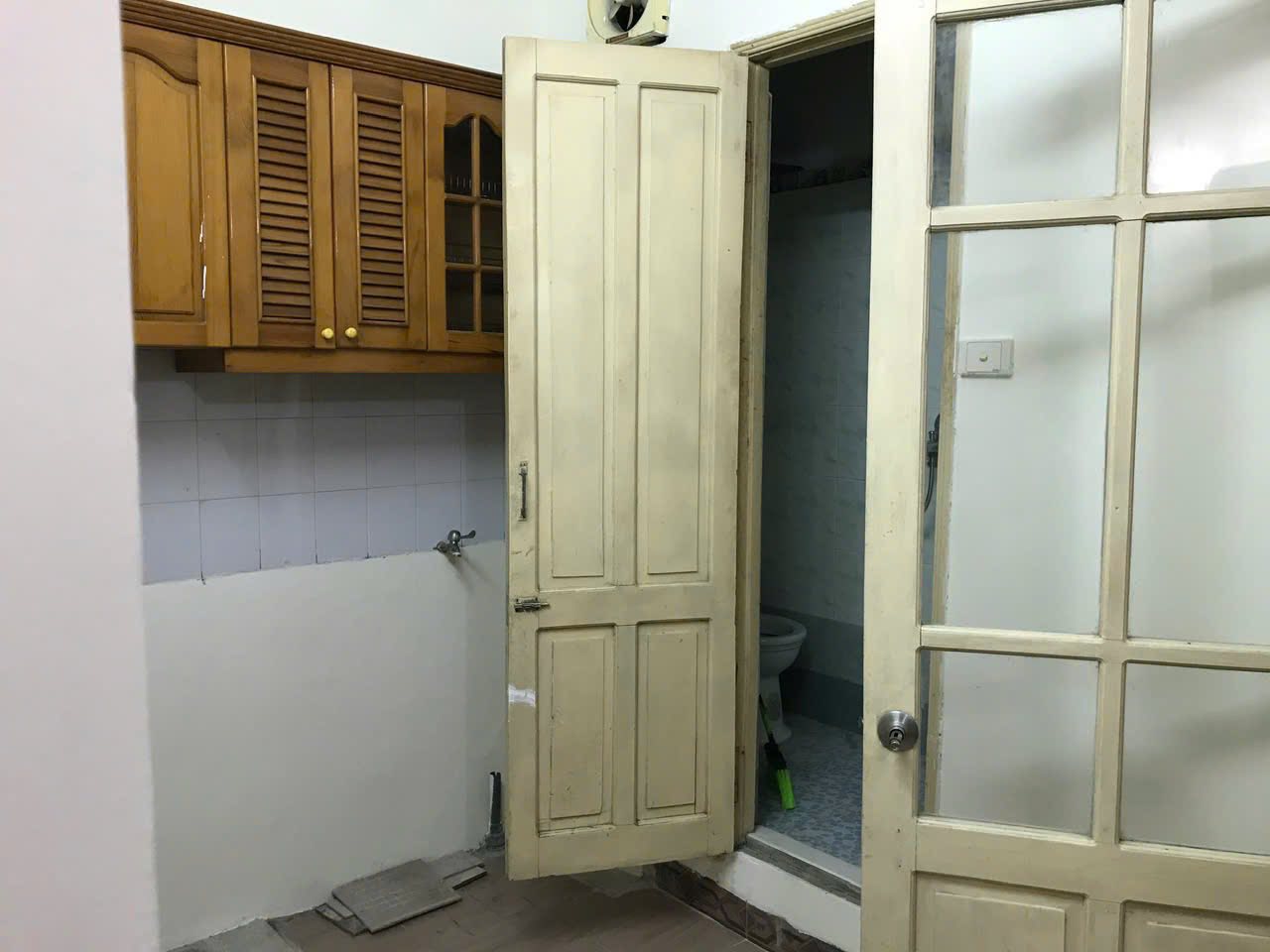 Cho thuê nhà Tập thể Đầm Trấu tầng 4 80m2*1 tầng-Giá 8tr ctl 15991553