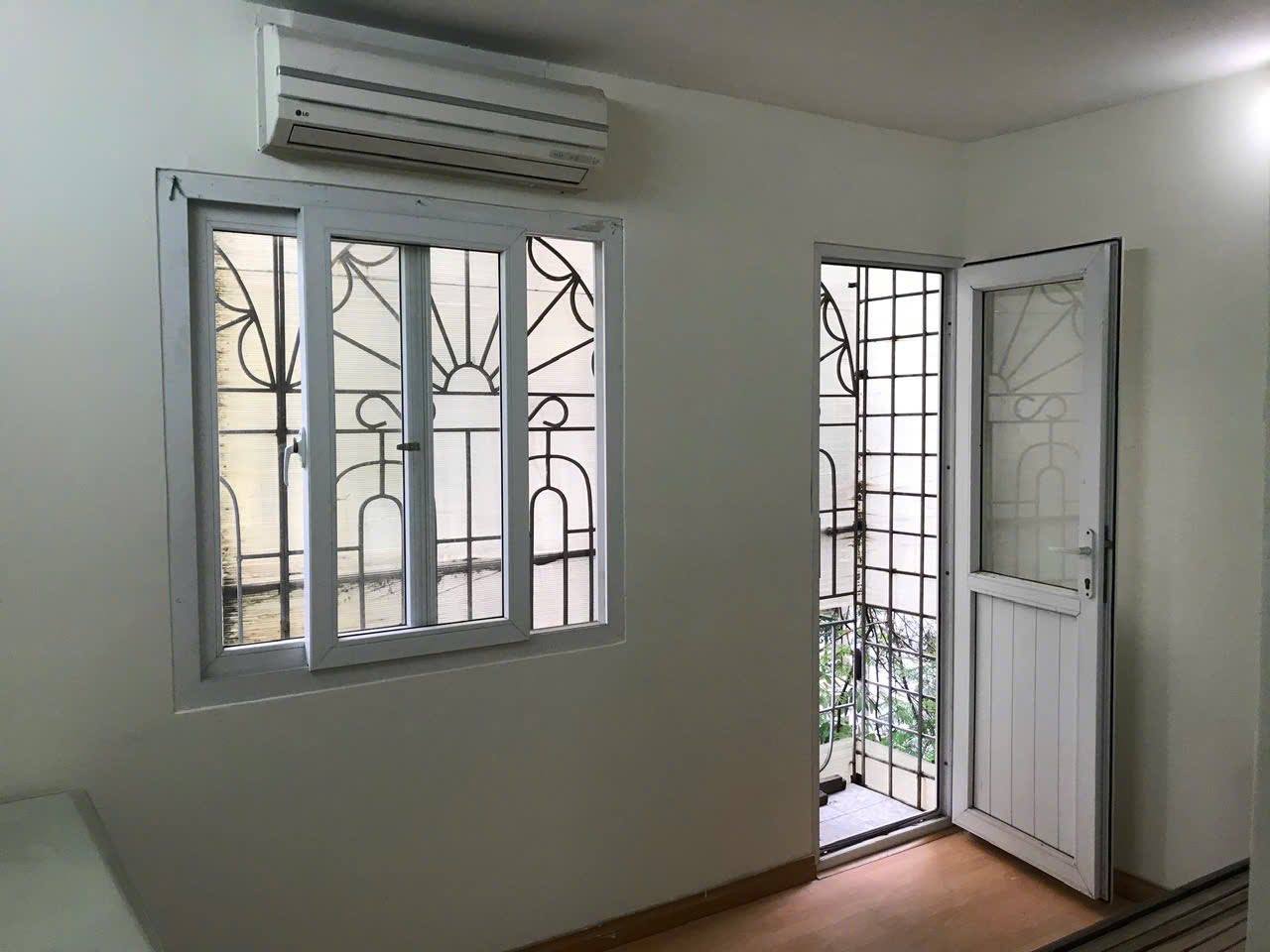 Cho thuê nhà Tập thể Đầm Trấu tầng 4 80m2*1 tầng-Giá 8tr ctl 15991553