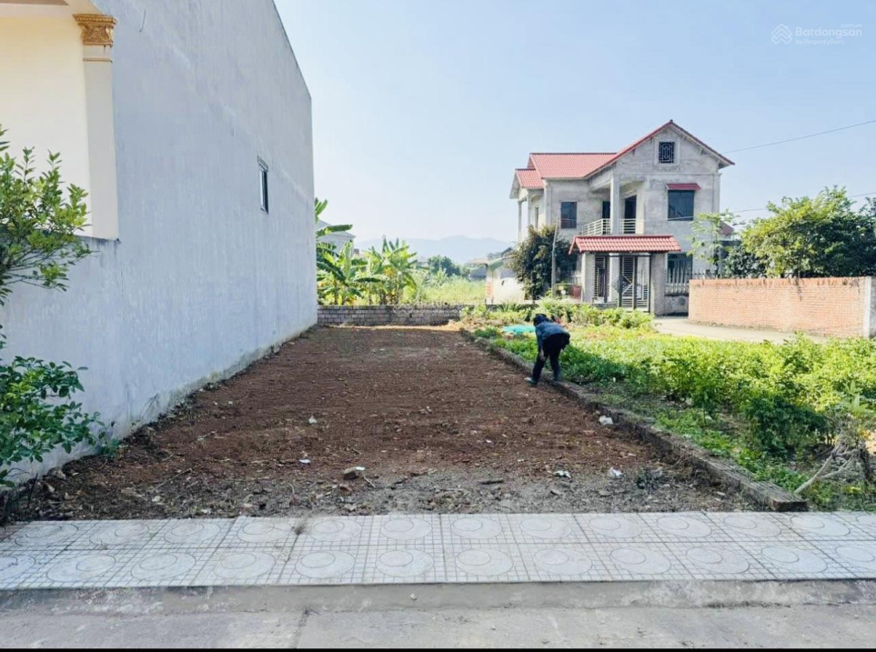 Nợ 3 tỷ  cần bán mảnh đất 100m2 full thổ cư tại trung tâm Hoà Lạc gần Metro 5 15991663