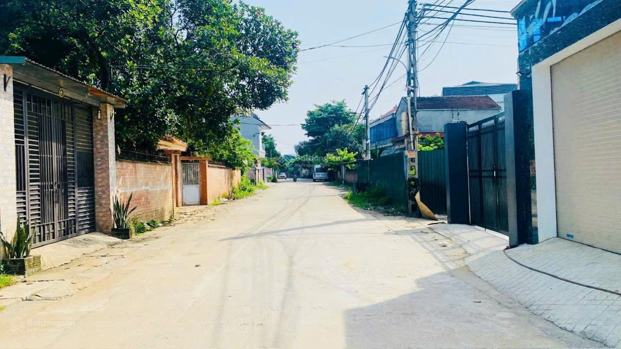 Nợ 3 tỷ  cần bán mảnh đất 100m2 full thổ cư tại trung tâm Hoà Lạc gần Metro 5 15991663