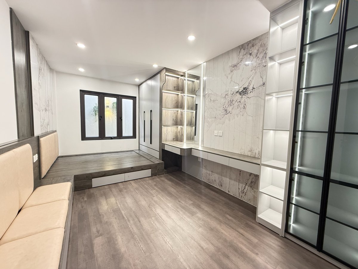 LÒ ĐÚC 6 TẦNG THANG MÁY NHÀ ĐẸP Ở NGAY 15991676