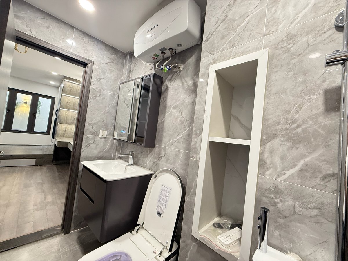 LÒ ĐÚC 6 TẦNG THANG MÁY NHÀ ĐẸP Ở NGAY 15991676