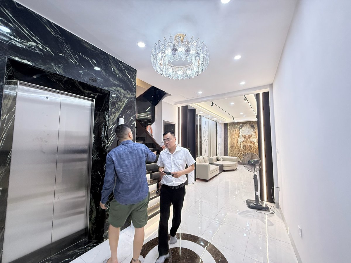 LÒ ĐÚC 6 TẦNG THANG MÁY NHÀ ĐẸP Ở NGAY 15991676