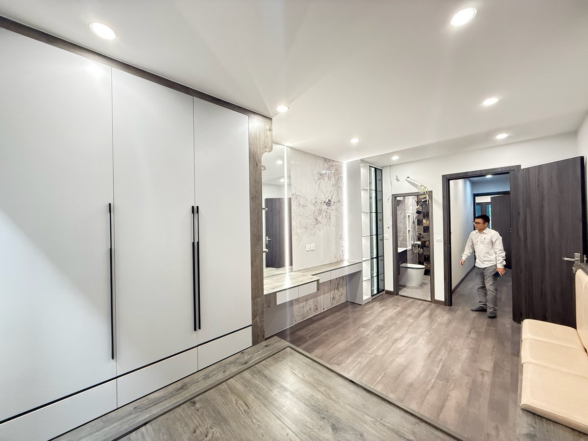 LÒ ĐÚC 6 TẦNG THANG MÁY NHÀ ĐẸP Ở NGAY 15991676