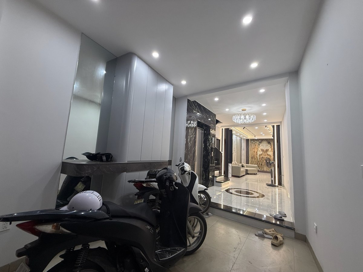 LÒ ĐÚC 6 TẦNG THANG MÁY NHÀ ĐẸP Ở NGAY 15991676