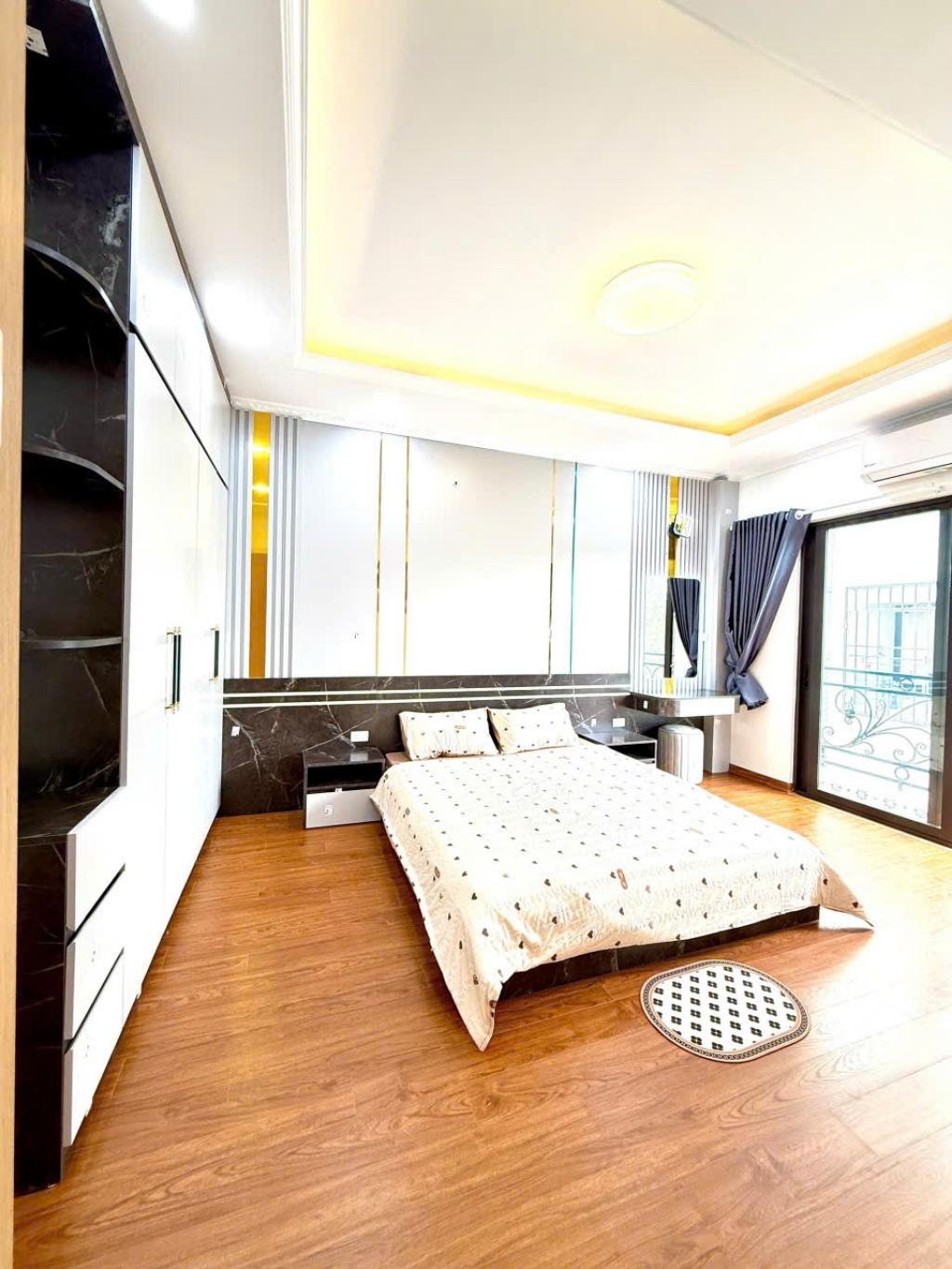  Nhà 5 tầng xây mới full nội thất cực kỳ đẹp với 3 phòng ngủ 15991718