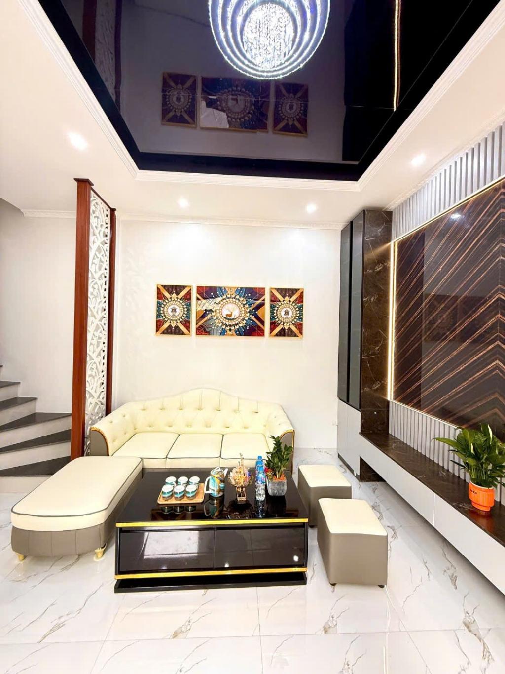 Nhà 5 tầng xây mới full nội thất cực kỳ đẹp với 3 phòng ngủ
 15991722