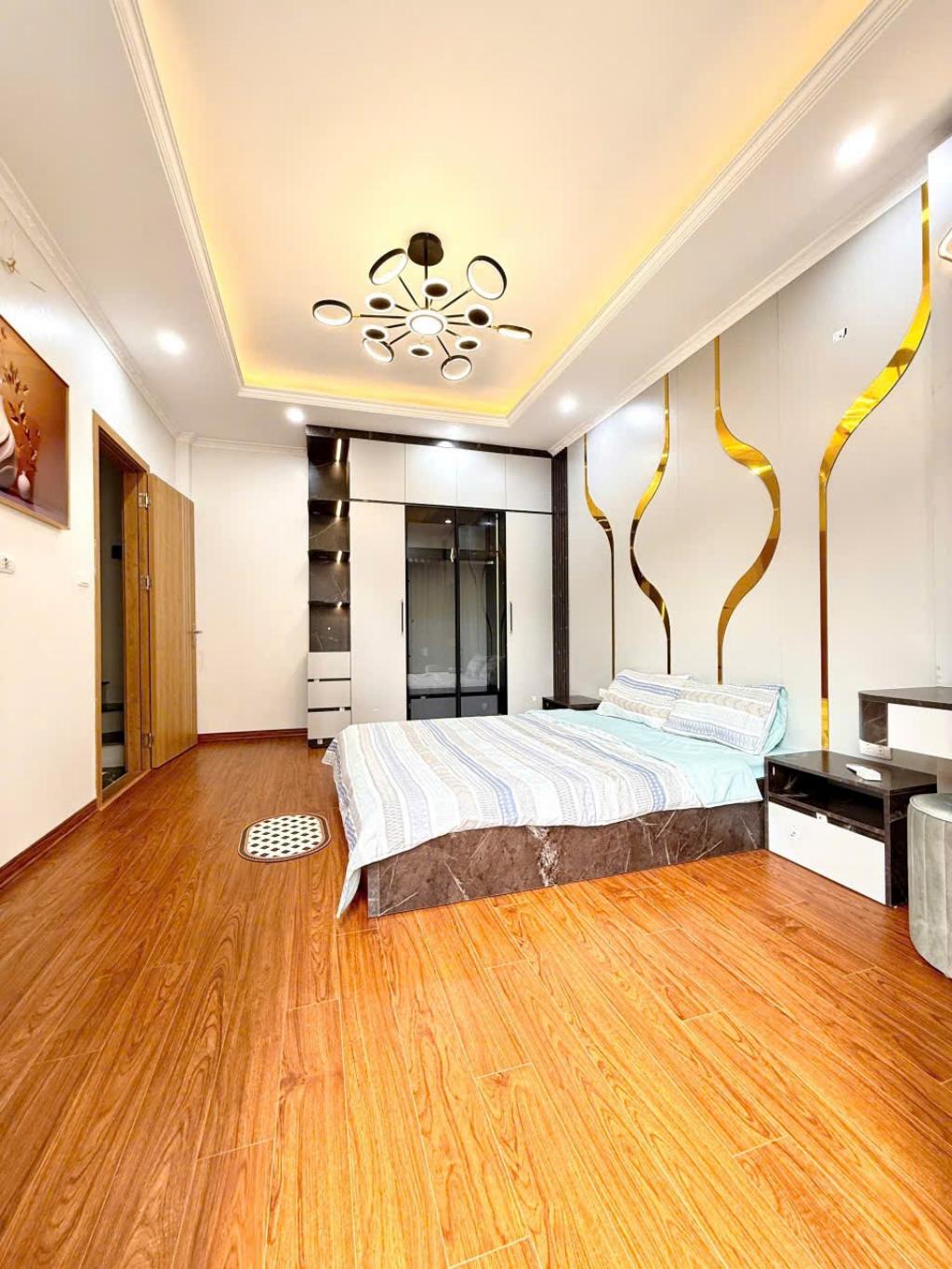 Nhà 5 tầng xây mới full nội thất cực kỳ đẹp với 3 phòng ngủ
 15991722