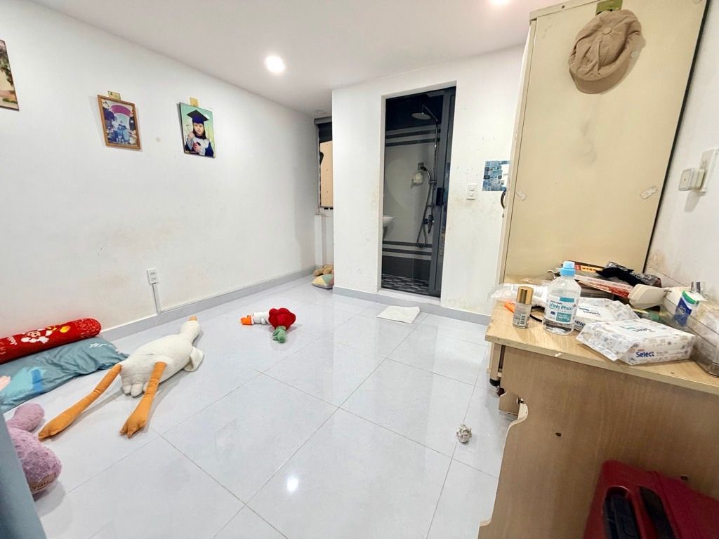 Nhà 4 tầng đúc hẻm 42 Hoàng Hoa Thám, Bình Thạnh, 5pn có nội thất chỉ 4ty6 15991733