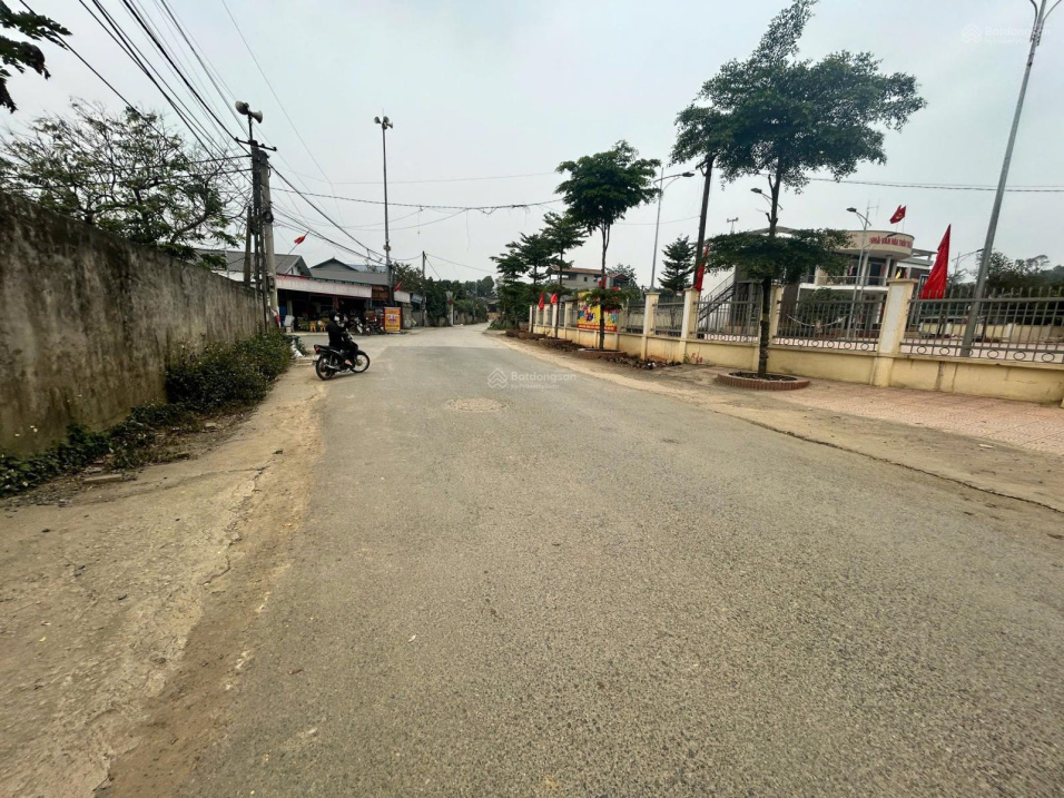 Chính chủ bán lô đất 2 mặt tiền diện tích 100m2, giá chỉ 20 triệu/m2, ngay sát QL 21 lh 0393778489 15991768