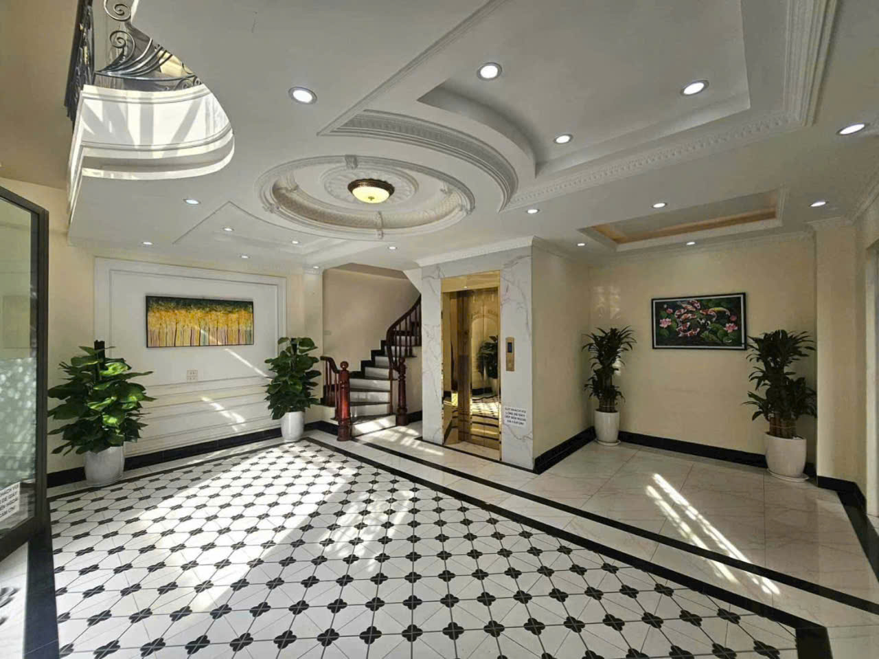 Cực hiếm - Lô góc 3 mặt thoáng Nguyễn Văn Linh - Ô tô vào nhà. Thang máy - 11.X tỷ - 6 tầng 15991781