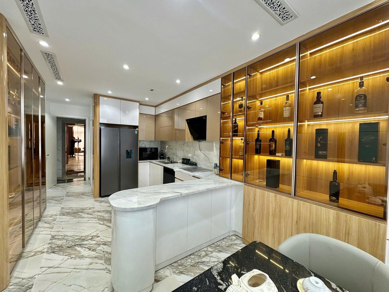 PHÂN LÔ QUÂN ĐỘI - 7 TẦNG -GARA ÔTÔ - FULL NỘI THẤT 50m2 X18.5 tỷ Phúc Đồng -Long Biên. 15991796