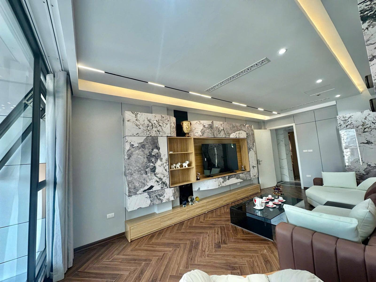 PHÂN LÔ QUÂN ĐỘI - 7 TẦNG -GARA ÔTÔ - FULL NỘI THẤT 50m2 X18.5 tỷ Phúc Đồng -Long Biên. 15991796