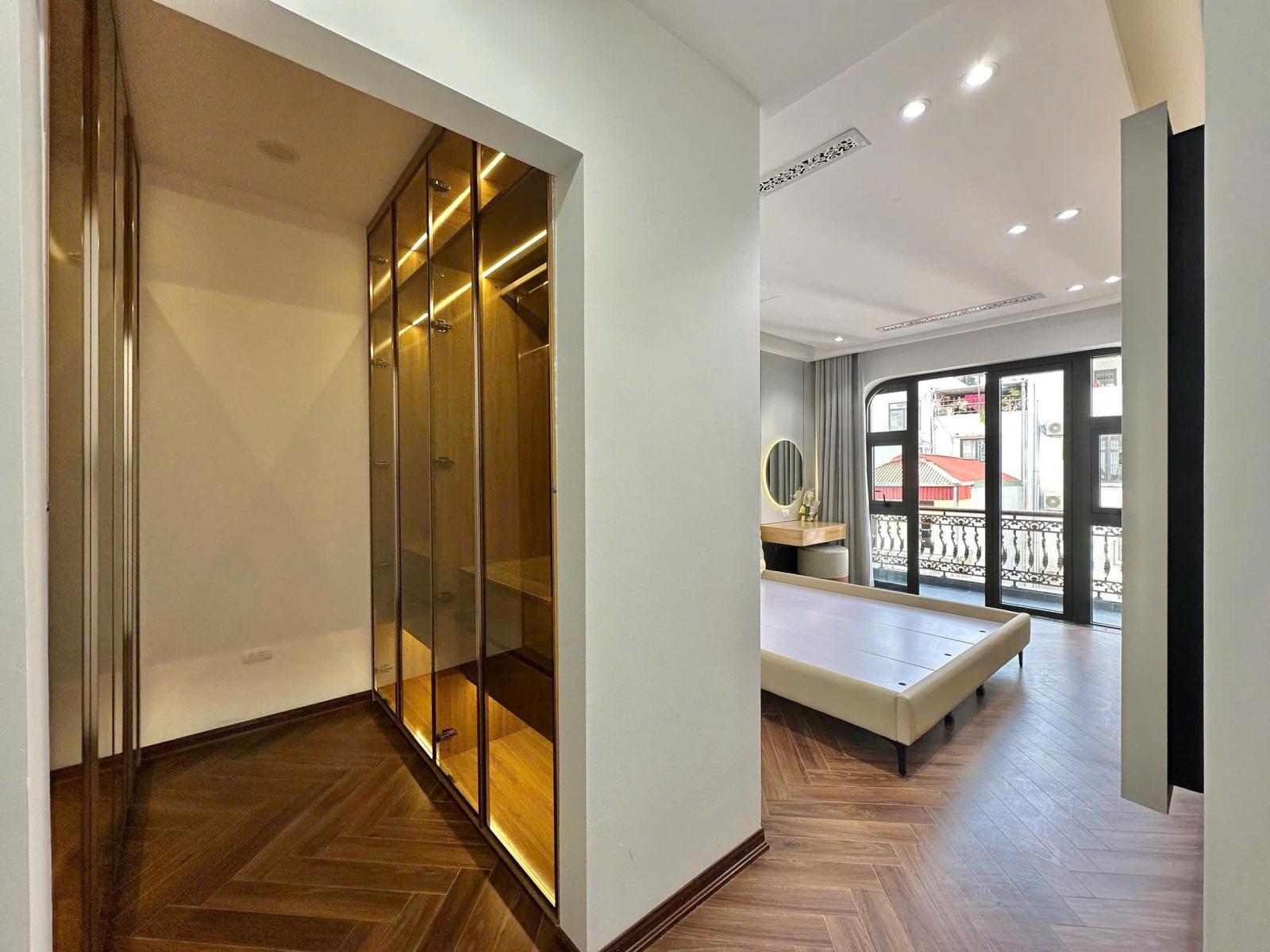 PHÂN LÔ QUÂN ĐỘI - 7 TẦNG -GARA ÔTÔ - FULL NỘI THẤT 50m2 X18.5 tỷ Phúc Đồng -Long Biên. 15991796