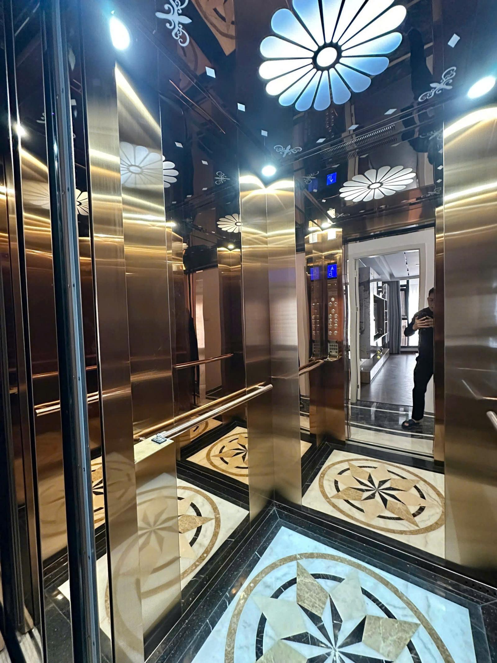 PHÂN LÔ QUÂN ĐỘI - 7 TẦNG -GARA ÔTÔ - FULL NỘI THẤT 50m2 X18.5 tỷ Phúc Đồng -Long Biên. 15991796