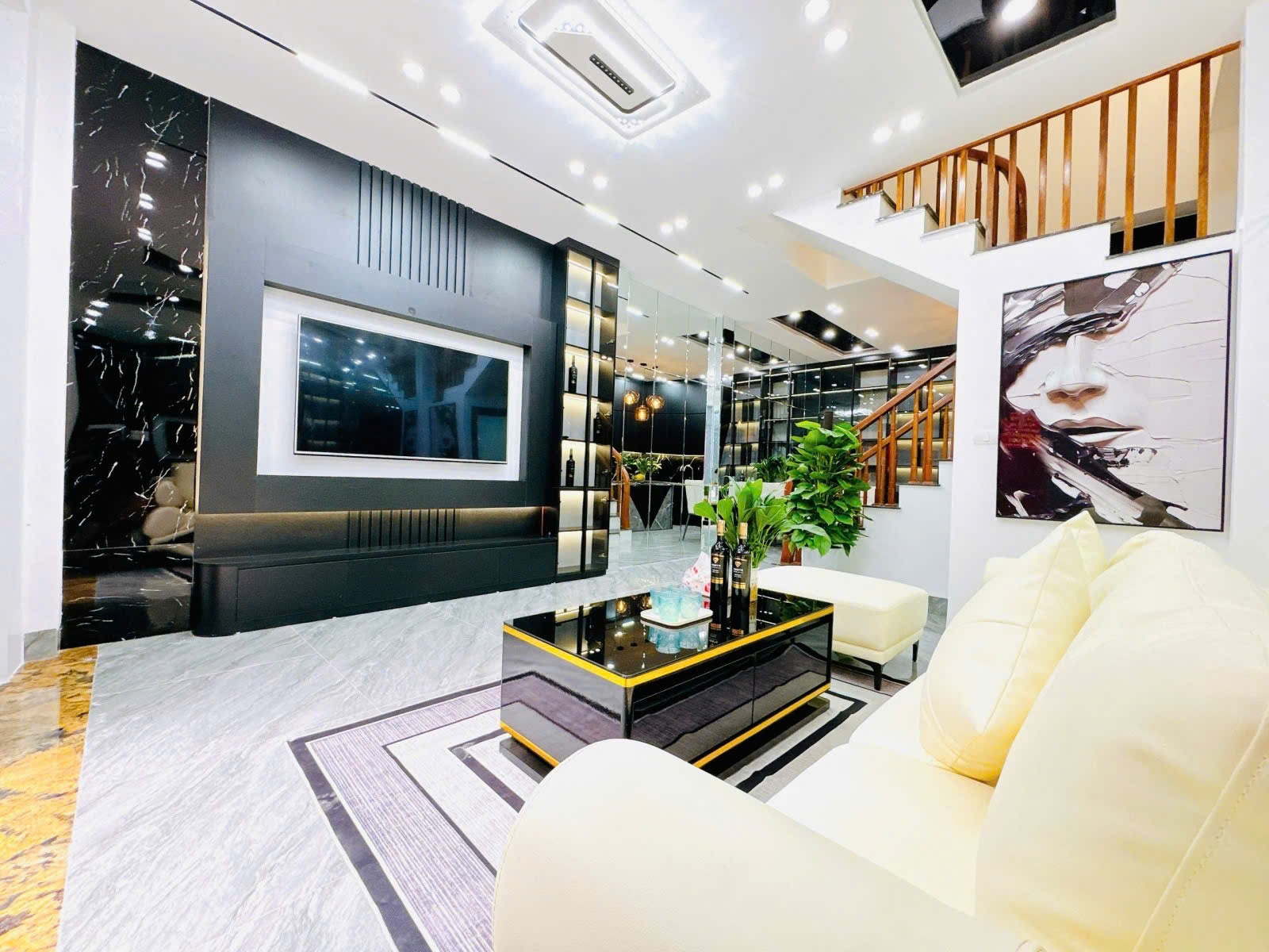 Bán nhà Vương Thừa Vũ TX- 41/50m2 5 tầng mặt tiền 4,3m giá hơn 12 tỷ ngõ thông ô tô đỗ cửa thiết kế 15991800