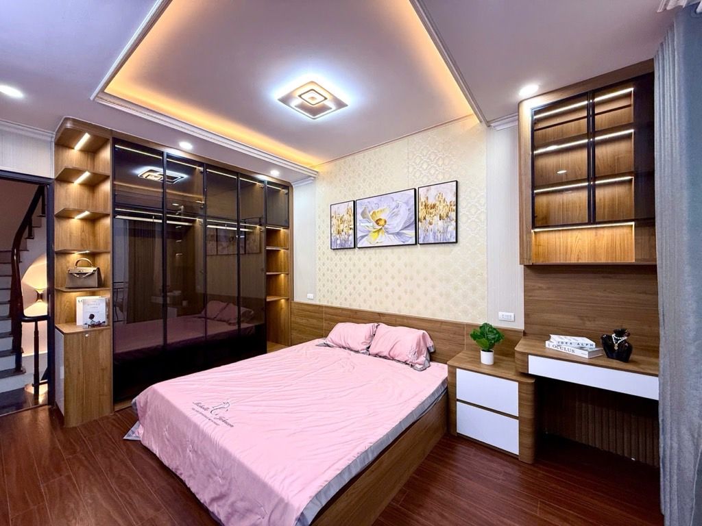 Bán nhà phố Đê La Thành, Đống Đa, nhà xây mới, gần phố, 42m, 5 tầng, 10.3 tỷ 15991866