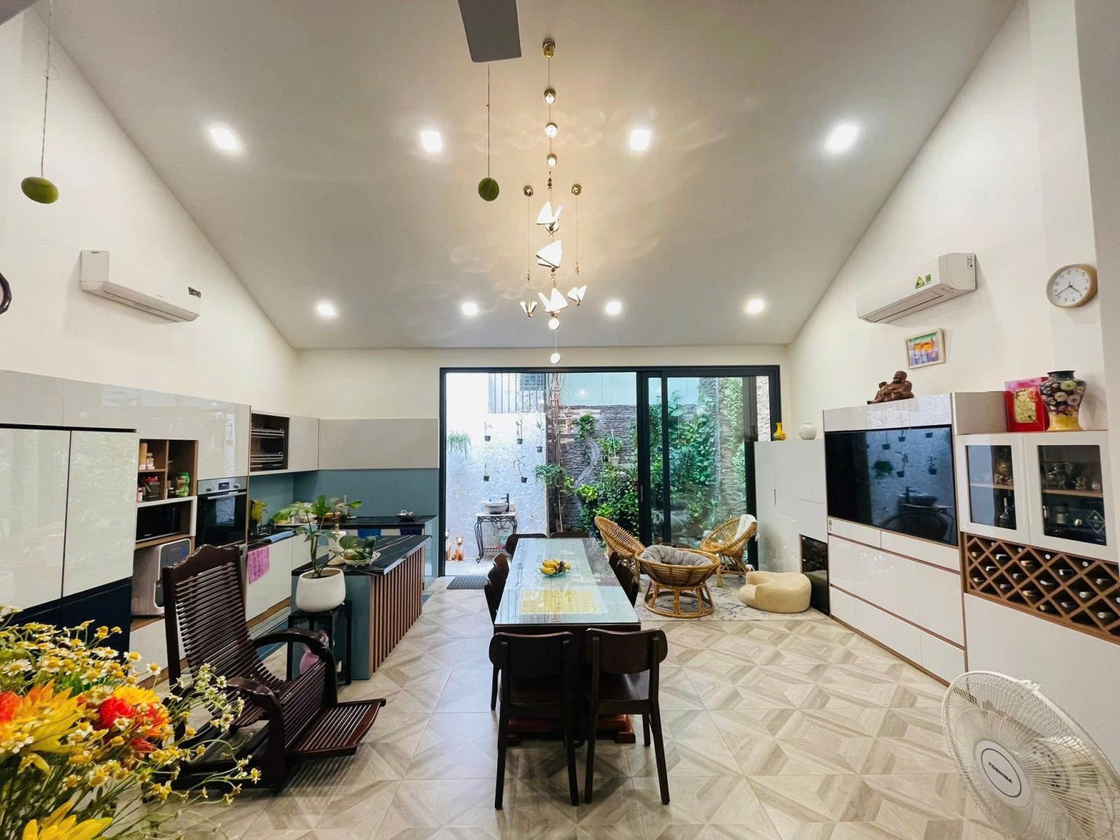 Bán nhà Biệt thự - Hẻm 8m Bàu Bàng  - ngay Hoàng Hoa Thám, 10,5x26m, 2 Tầng, 44,5 tỷ. 15991879