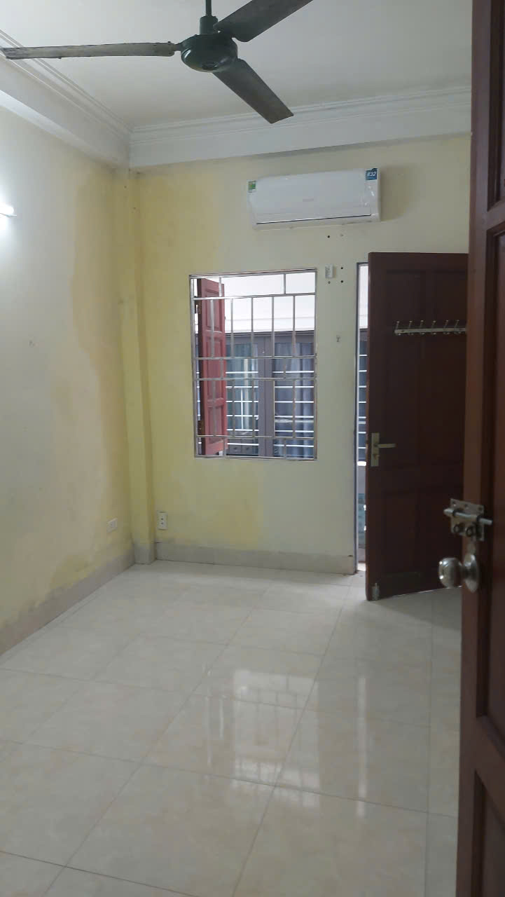 Cho thuê nhà chính chủ 5 tầng ngay đầu ngõ 142 đường Kim Giang p Đại Kim 15991893