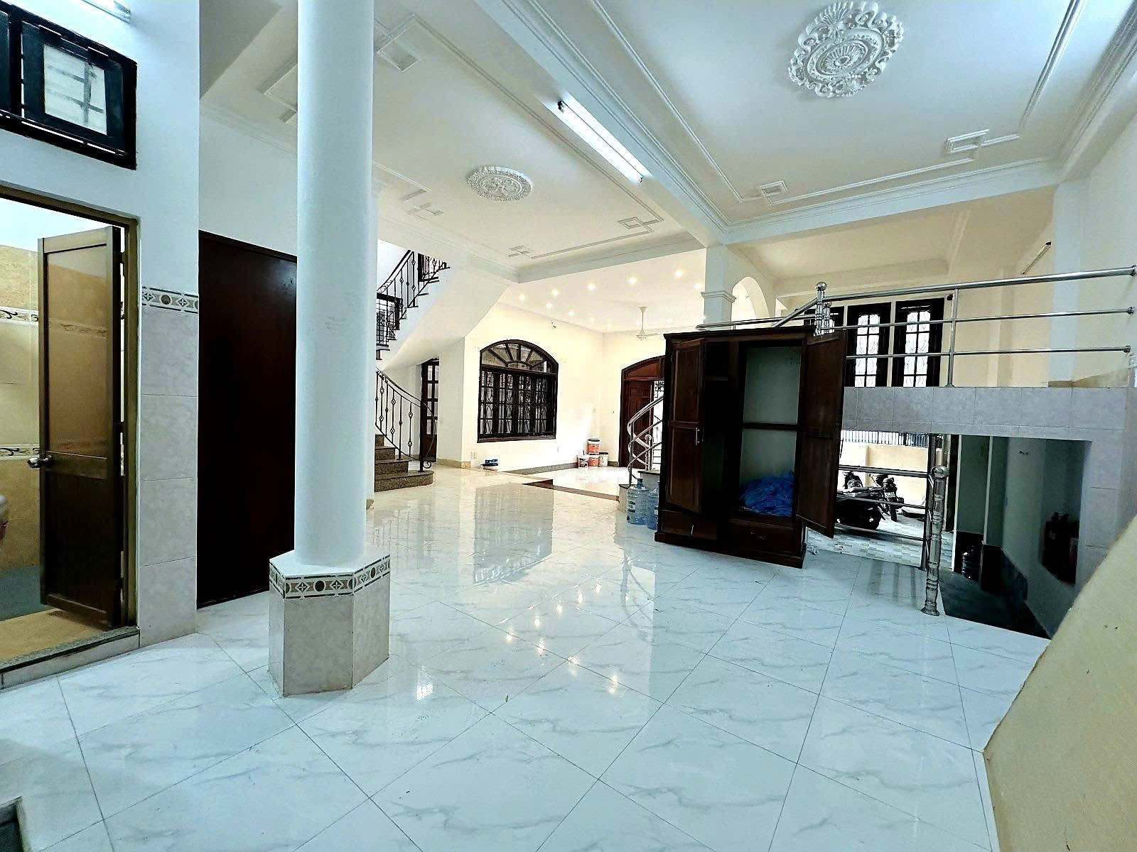 Bán nhà Biệt thự  Nguyễn Hữu Cảnh, giáp Quận 1, 10x16m, 4 Tầng - 9PN, sổ A4, 16,3 tỷ. 15991903