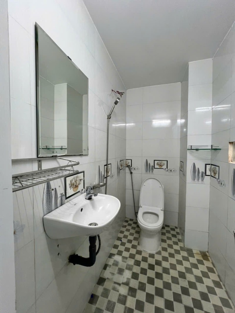 Bán nhà, đường số 4, Phường Linh Xuân, Thủ Đức, TP HCM. DT 155m2, 6PN. Giá 6,4 tỷ. 15991962