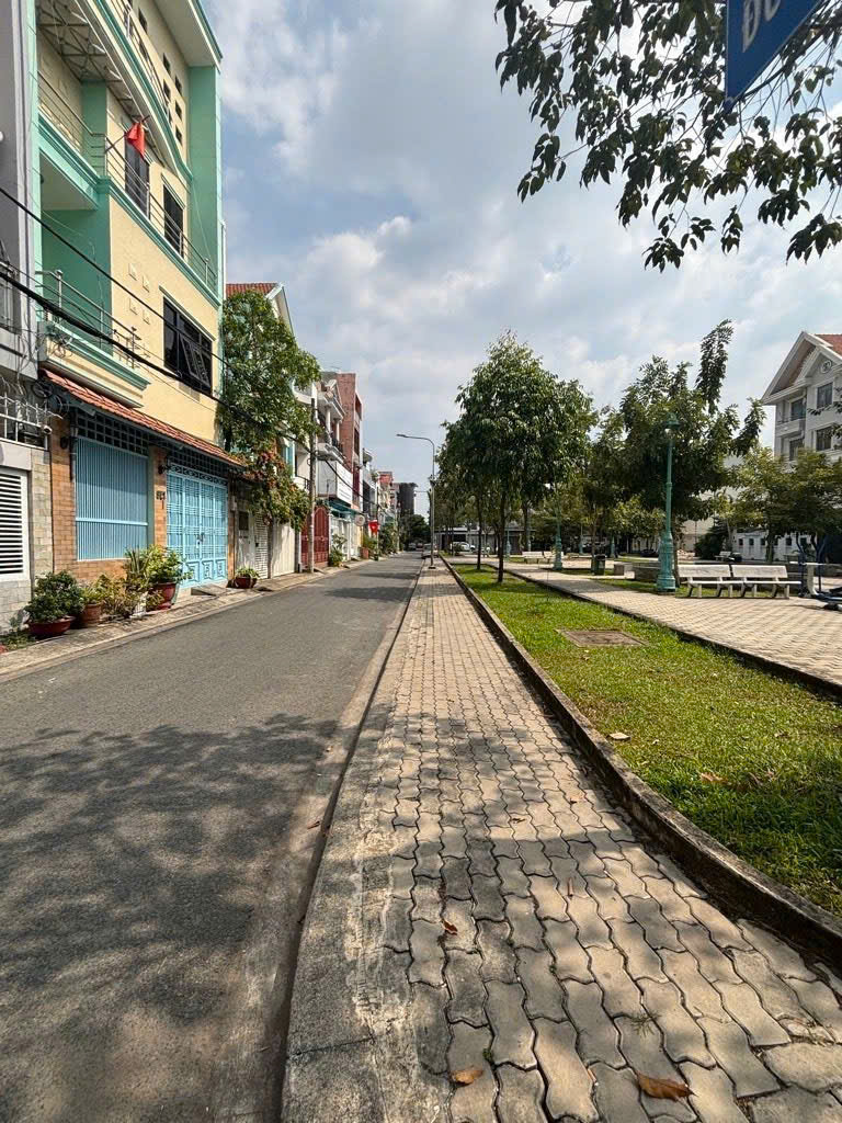 Quận 7, Căn Hộ Dịch Vụ 6 Tầng, 20 Phòng, 6x18m, 27 Tỷ, Tại KDC Tân Quy Đông, Bán Gấp 15992001