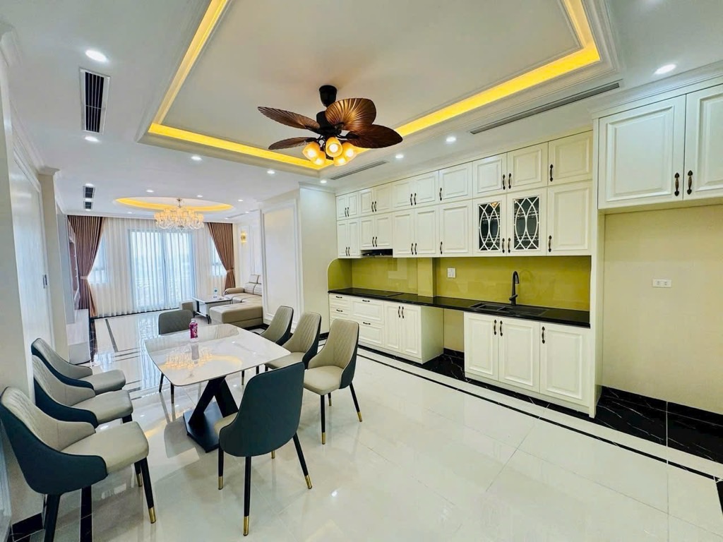 Hiếm- Bán nhà đẹp Nguyễn Văn Cừ- Sát phố - oto tránh- dân xây - thang máy -80m 7 tầng 24 tỷ(TL) 15992022